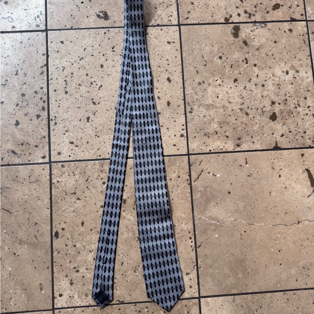 🌸Gucci Men's Black and Gray Patterned Tie